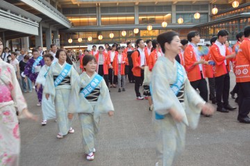 第43回大会の様子　県人会花柳舞踊同好会の踊り
